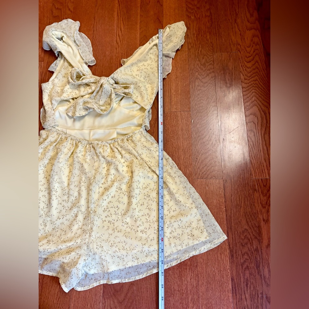 Francesca’s Kadence Yellow Flutter Sleeve Romper.  Size XS - Picture 11 of 11